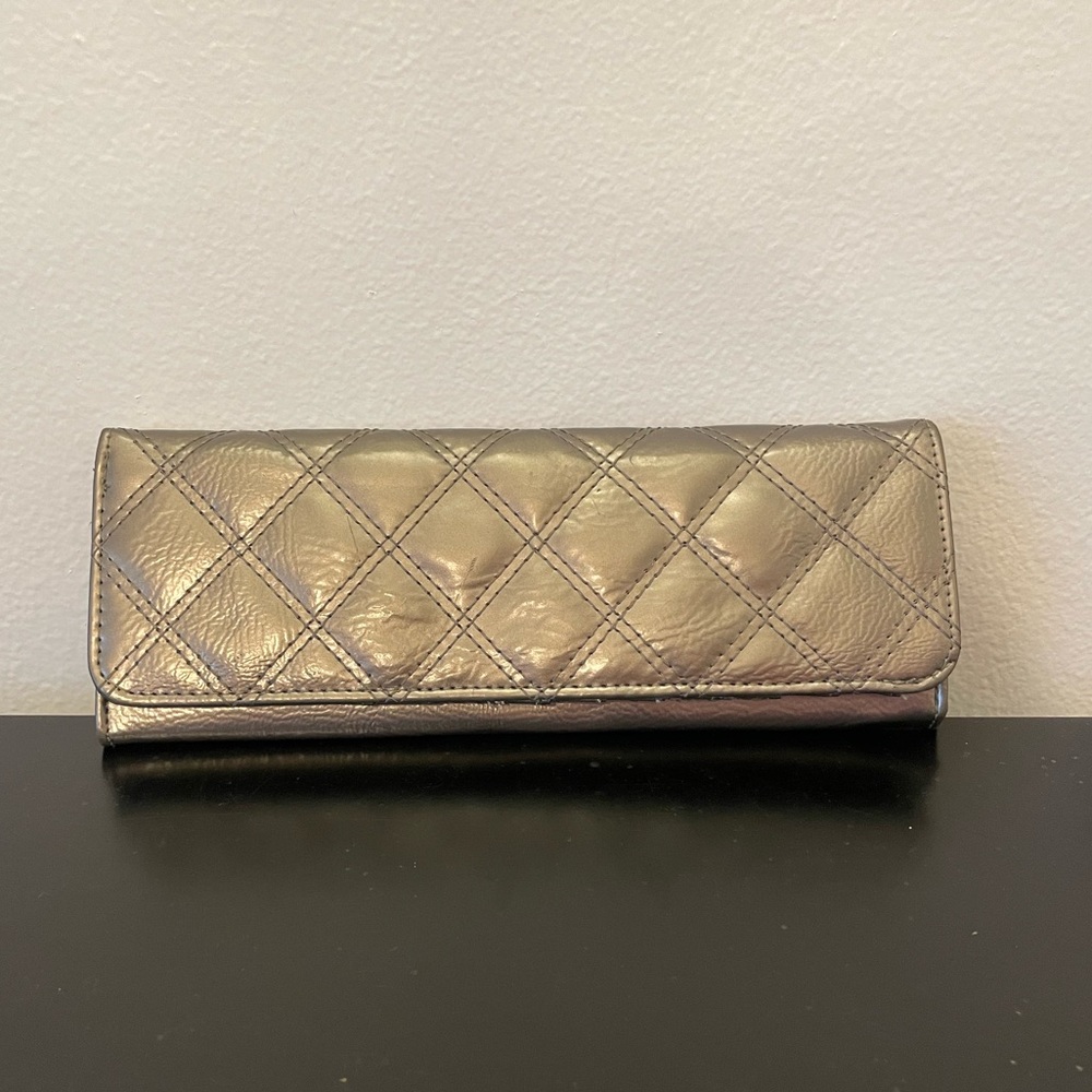 Silver clutch